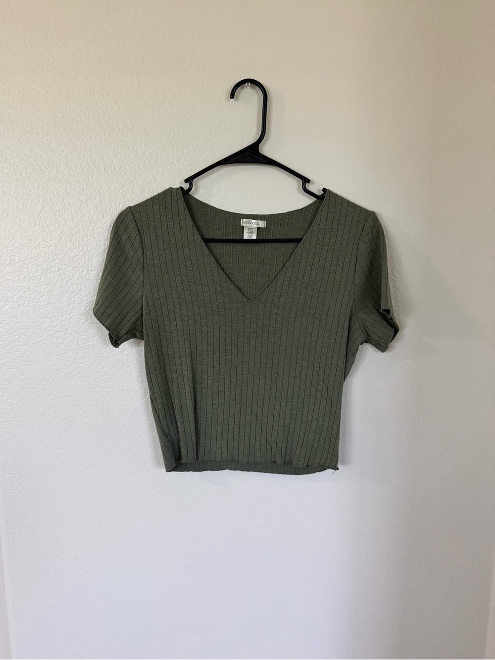 Bozzolo Olive Ribbed V-Neck Crop Top